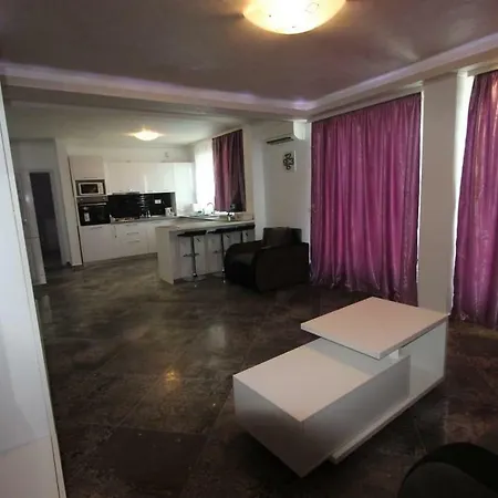 Korallia Penthouse דירה Năvodari